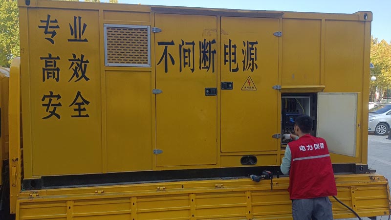 江口柴油发电机组和UPS电源配合使用时，如何避免切换过程中的电力中断？