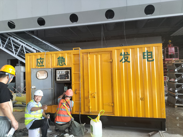 江口怎样判断空气滤清器是否需要更换？